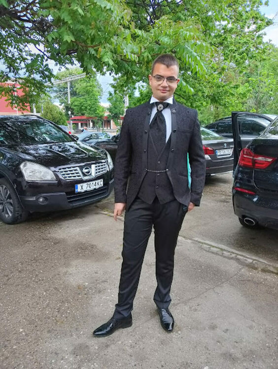 По вода ще върви на абитуриентите от "Златаров"