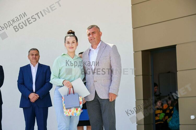 Ротари клуб Момчилград награди изявени ученици от общините Момчилград,Крумовград и Джебел