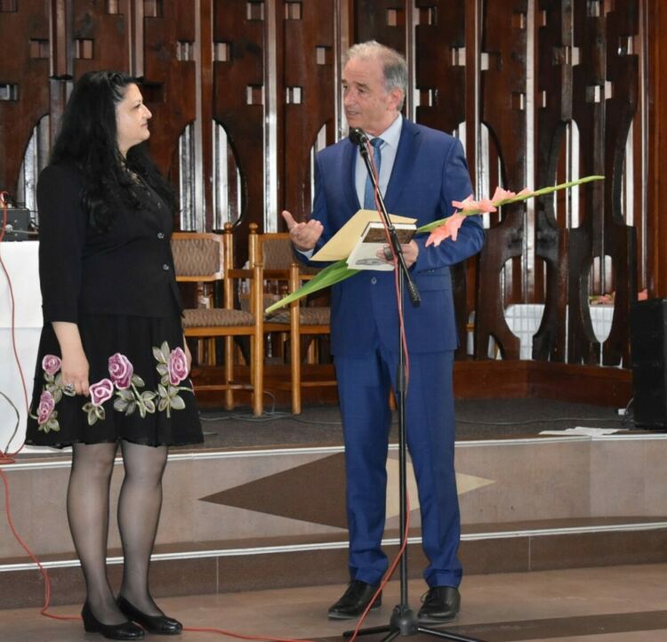 Отличиха най-изявените учители и културни дейци на Асеновград 