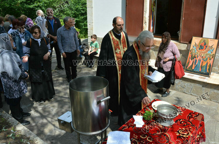 Литийно шествие и тържествен водосвет за Спасовден в Хасково