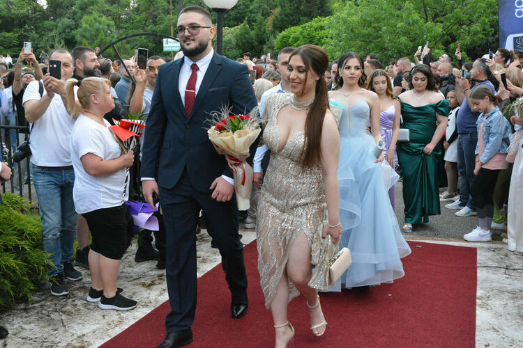 Бъдеще по вода очаква зрелостници на Природо-математическа гимназия