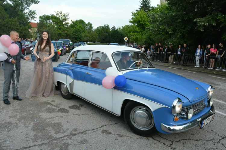 Бъдеще по вода очаква зрелостници на Природо-математическа гимназия