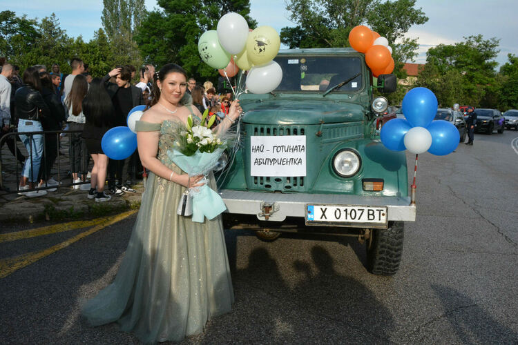 Бъдеще по вода очаква зрелостници на Природо-математическа гимназия