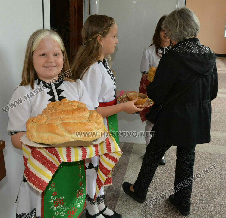 Урок по родолюбие със стари оръжия и четнически униформи в хасковското читалище „Н.Й. Вапцаров“