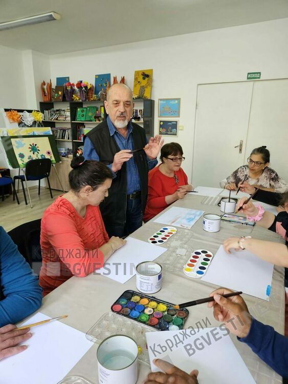 Известният художник Божидар Мечев със сесия "Терапия чрез рисуване" пред хора с психични проблеми