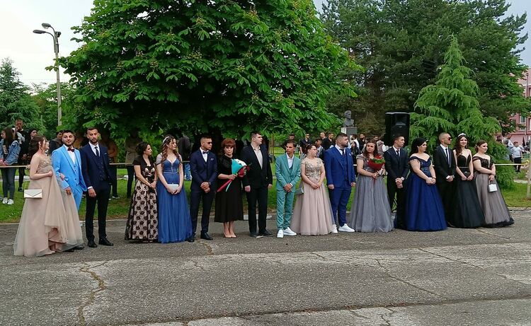 И абитуриентите на ПГСС преминаха по червен килим