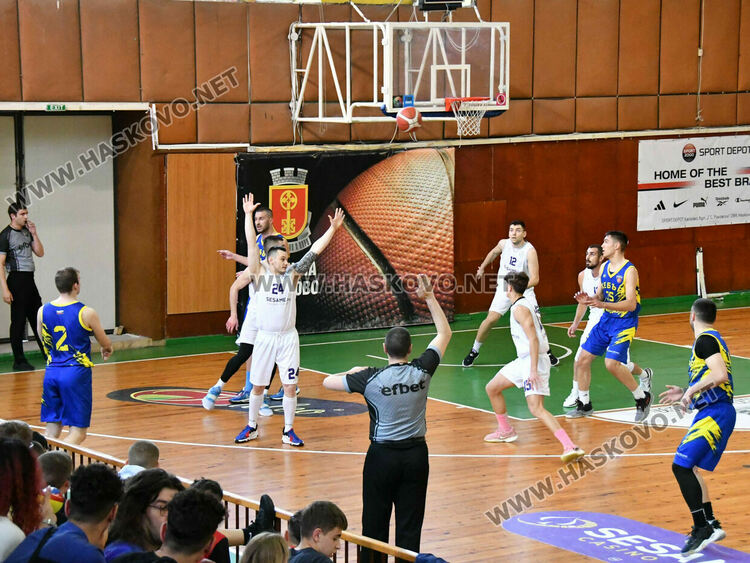 Баскетболистите на „Хасково“ разбиха „Хебър“ в среща реванш от финалната серия