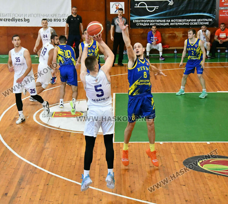 Баскетболистите на „Хасково“ разбиха „Хебър“ в среща реванш от финалната серия