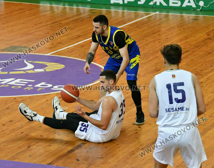 Баскетболистите на „Хасково“ разбиха „Хебър“ в среща реванш от финалната серия