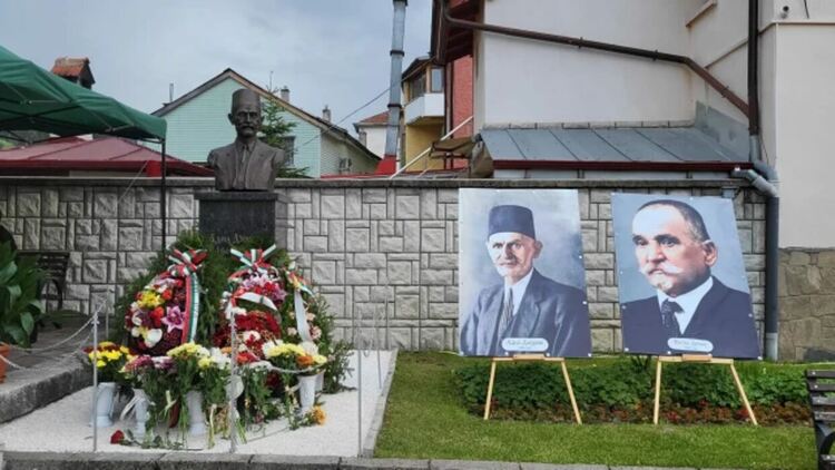 Откриха бюст-паметник в Чепеларе на общественика и будител Адил Джуров