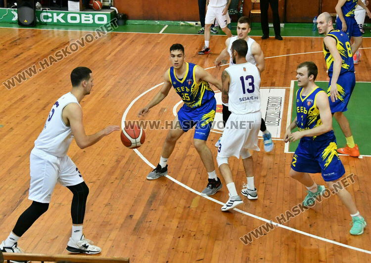 Баскетболистите на „Хасково“ разбиха „Хебър“ в среща реванш от финалната серия