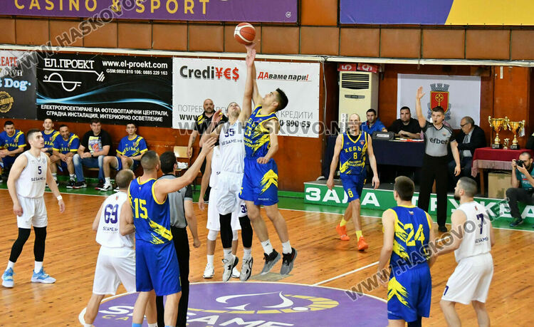 Баскетболистите на „Хасково“ разбиха „Хебър“ в среща реванш от финалната серия