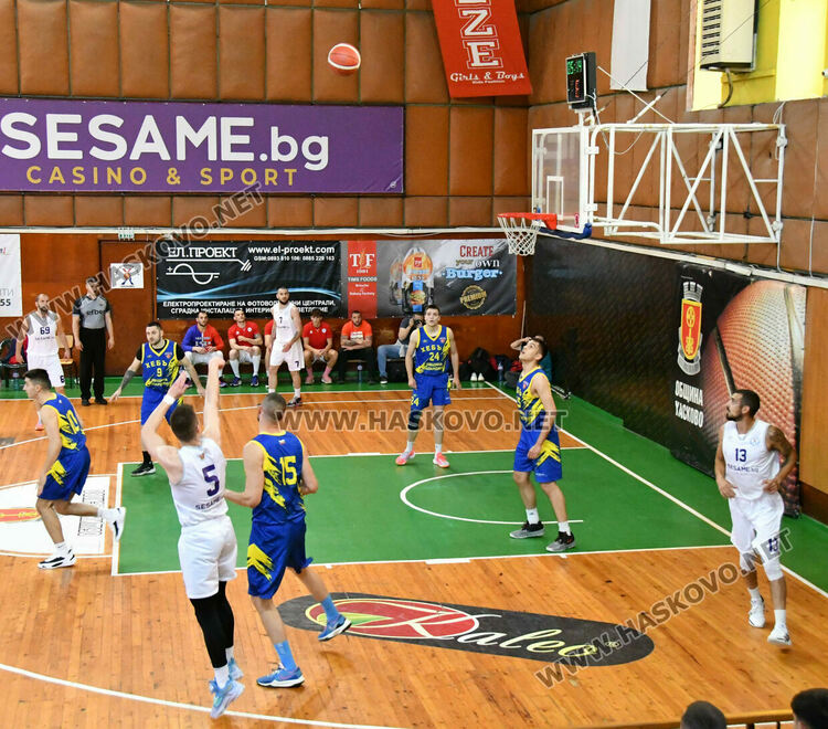 Баскетболистите на „Хасково“ разбиха „Хебър“ в среща реванш от финалната серия