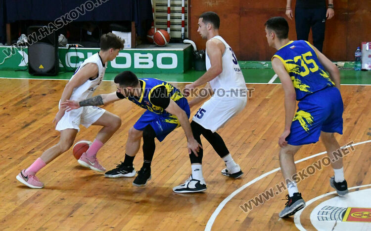 Баскетболистите на „Хасково“ разбиха „Хебър“ в среща реванш от финалната серия