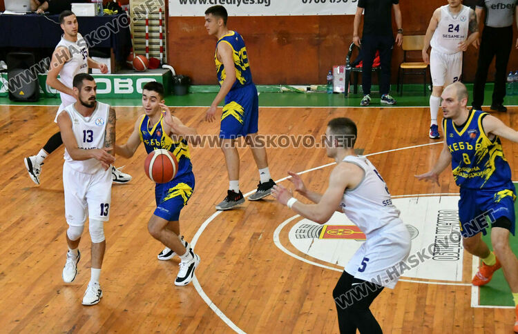 Баскетболистите на „Хасково“ разбиха „Хебър“ в среща реванш от финалната серия