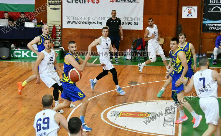 Баскетболистите на „Хасково“ разбиха „Хебър“ в среща реванш от финалната серия