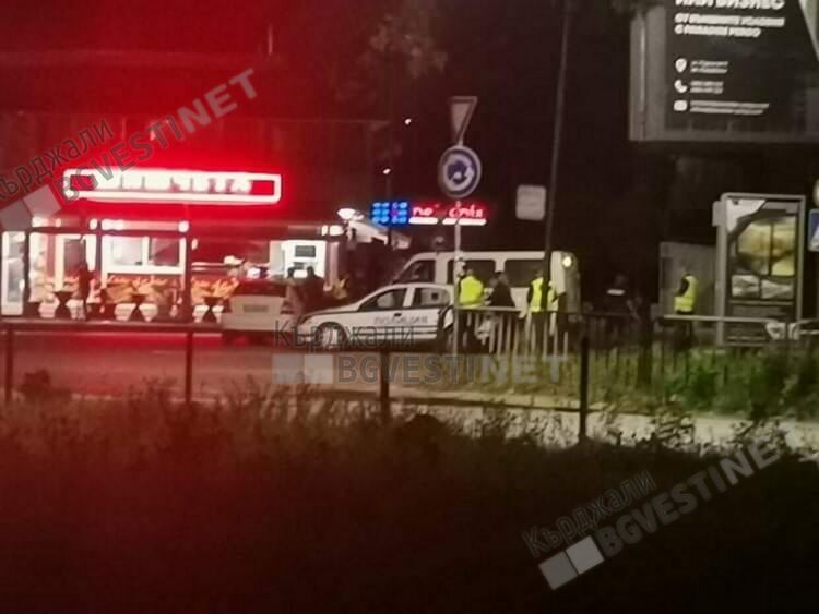 Пореден среднощен побой пред заведение в Кърджали,трима са задържани