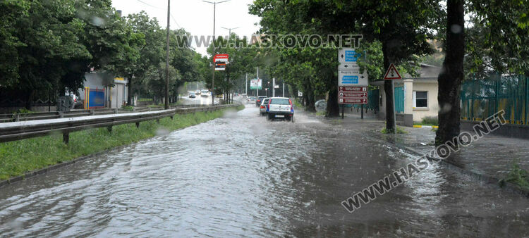 13 литра на кв.м. се изляха този следобед в Хасково