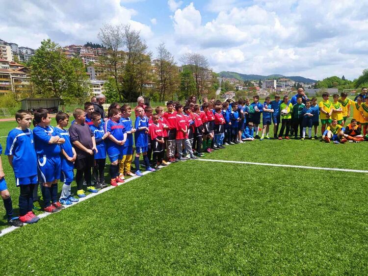 Над 120 деца участваха в традиционния футболен турнир „Не на дрогата“