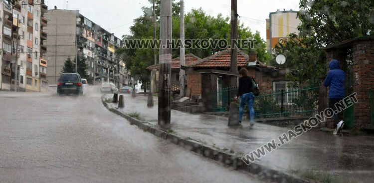 13 литра на кв.м. се изляха този следобед в Хасково