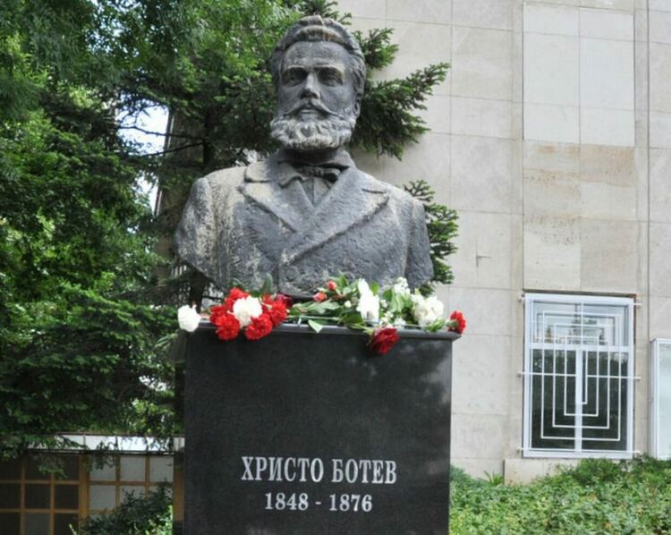Хасково ще отбележи 2 юни с тържествен ритуал пред паметника на Христо Ботев