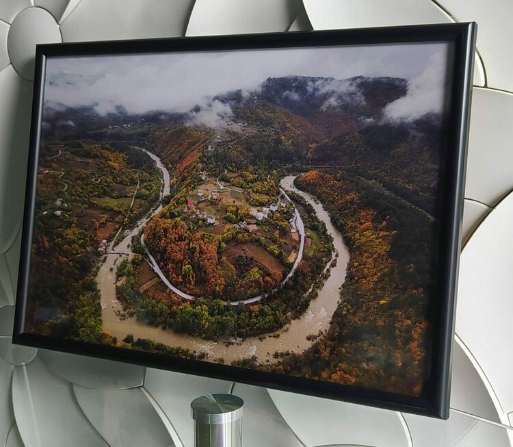 Парапланерист продава въздушните си фотографии на търг за спасяване на бебето Кристин