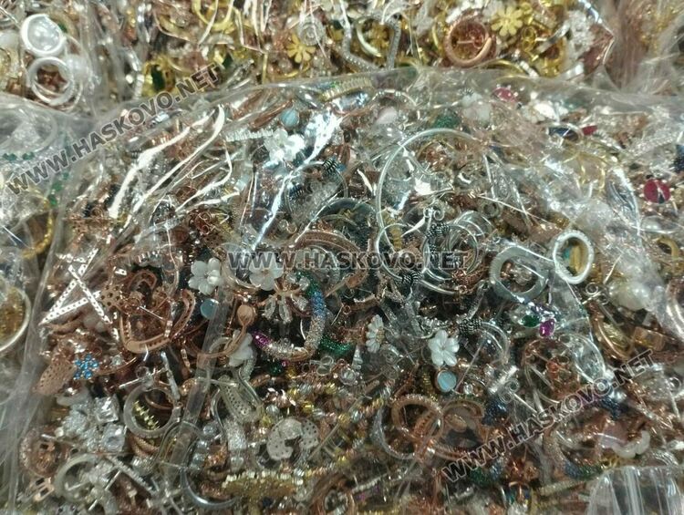 Откриха 20 кг. контрабанда от сребърни бижута сред имитации