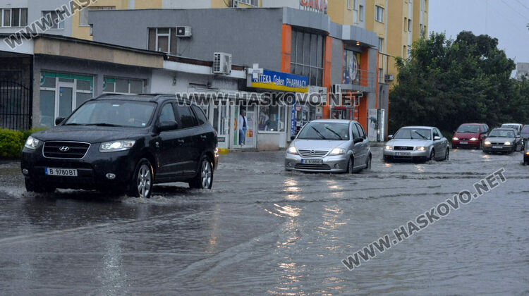 13 литра на кв.м. се изляха този следобед в Хасково