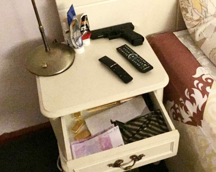 Софийската апелативна прокуратура върна разследването за "кюлчета и пачки в чекмеджето"