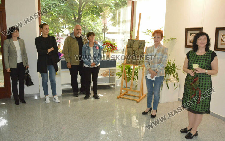 Школа „Колорит„ показаха картини в галерия „Форум“ в изложба, посветена на 1-ви юни