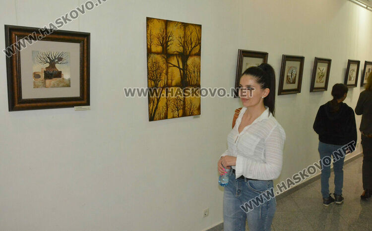 Школа „Колорит„ показаха картини в галерия „Форум“ в изложба, посветена на 1-ви юни