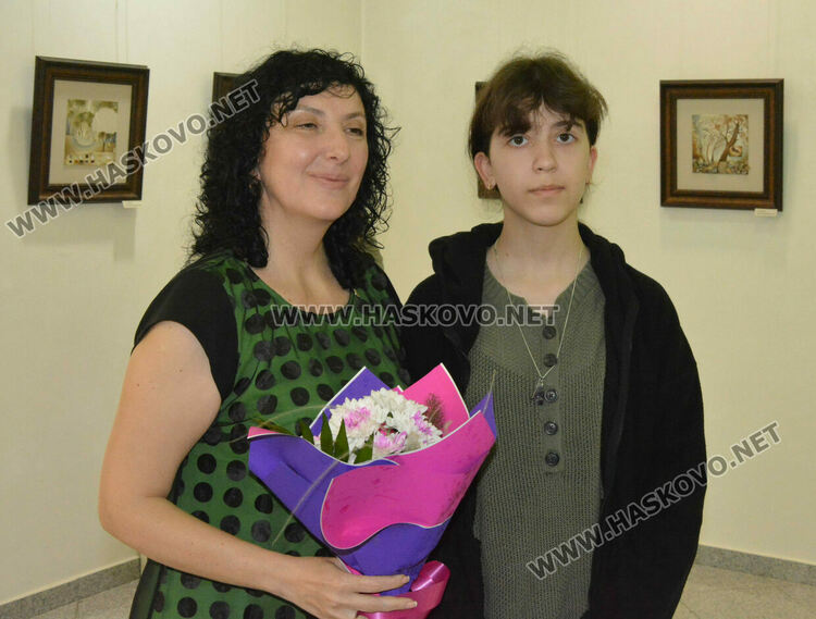Школа „Колорит„ показаха картини в галерия „Форум“ в изложба, посветена на 1-ви юни