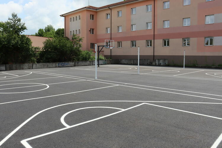 ПМГ – Хасково с обновени спортни игрища 