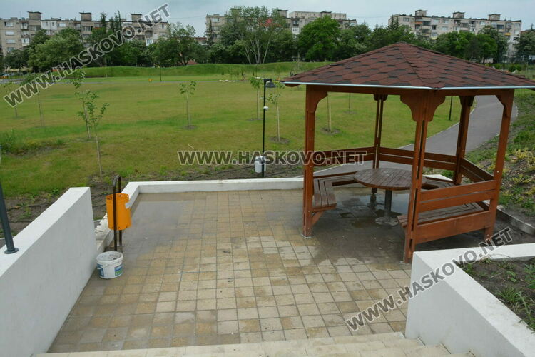 Хасковлия: Изхвърлят безразборно отпадъци в парка над ДНА, скъсана е и мрежа