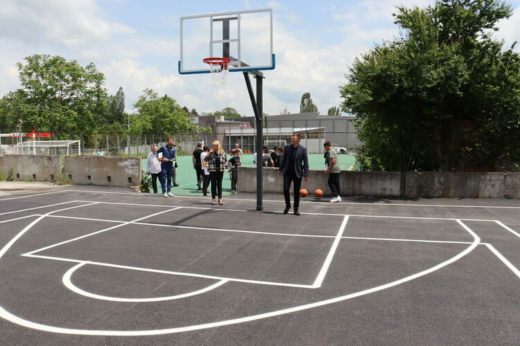 ПМГ – Хасково с обновени спортни игрища 