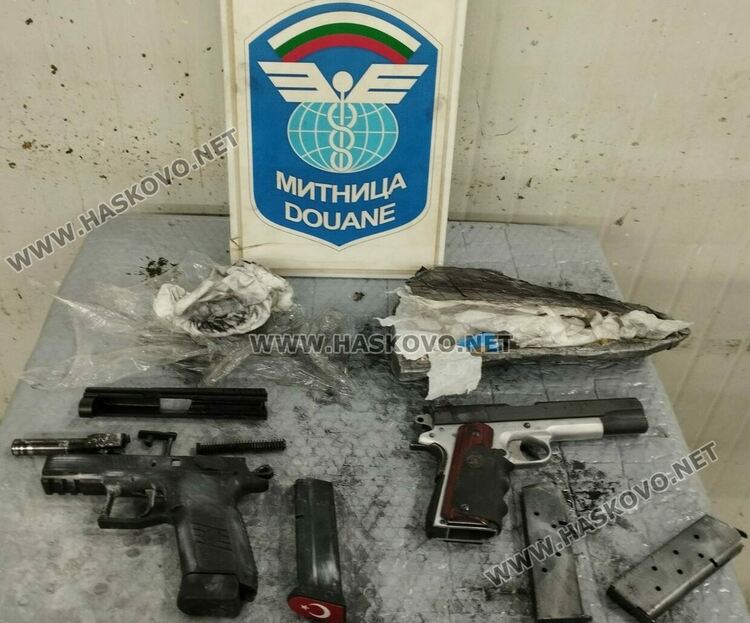 снимки: Агенция "Митници"