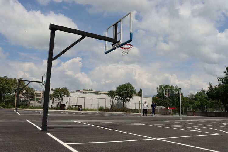 ПМГ – Хасково с обновени спортни игрища 