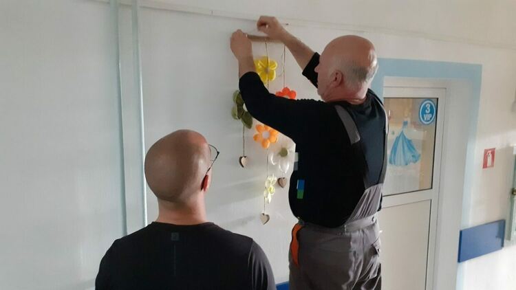 Творби на пловдивски ученици озариха Детско отделение