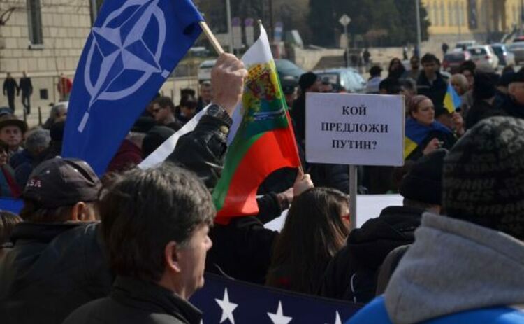 Протест срещу Радев: България е парламентарна република, не сме Беларус!