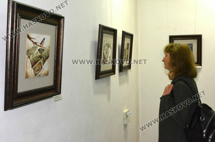 Школа „Колорит„ показаха картини в галерия „Форум“ в изложба, посветена на 1-ви юни