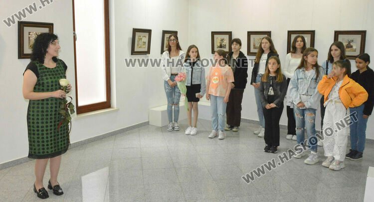 Школа „Колорит„ показаха картини в галерия „Форум“ в изложба, посветена на 1-ви юни