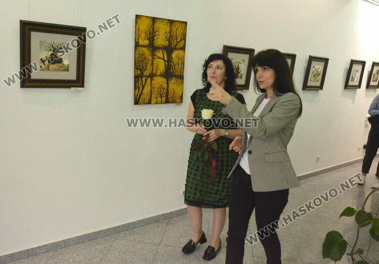 Школа „Колорит„ показаха картини в галерия „Форум“ в изложба, посветена на 1-ви юни
