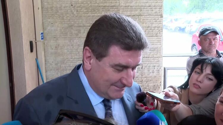 Валентин Златев беше разпитан в Софийската градска прокуратура