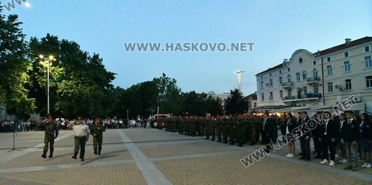Заря в Хасково за Ботев и загиналите за свободата и независимостта на България