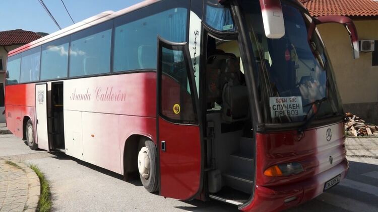 Три часа по-късно автобусът не можеше да бъде преместен, заради неизправност