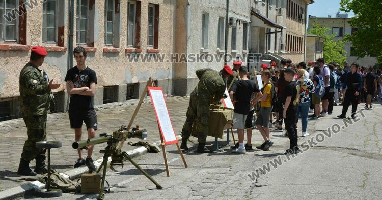 Хасковското поделение отвори врати, приеха 8 нови военнослужещи