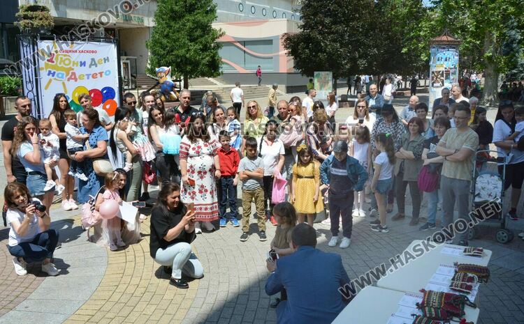 Наградиха деца за участие във фотосесията „Аз съм българче!“ за най-гиздава носия