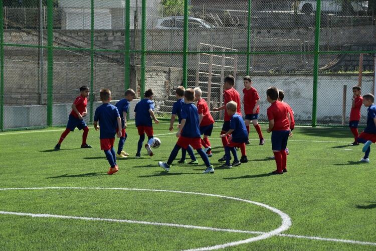 ОУ "Христо Ботев" в Асеновград вече разполага с игрище за мини футбол 