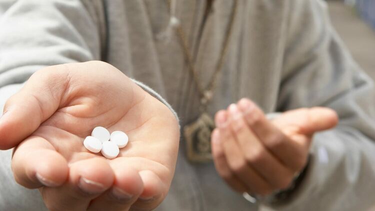 17-годишен е задържан за притежаване на три вида наркотични вещества