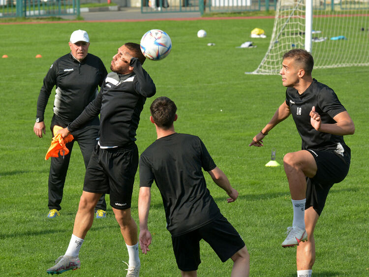 "Славия" е поредния столичен отбор трениращ в Момчилград преди решителна среща с "Арда"